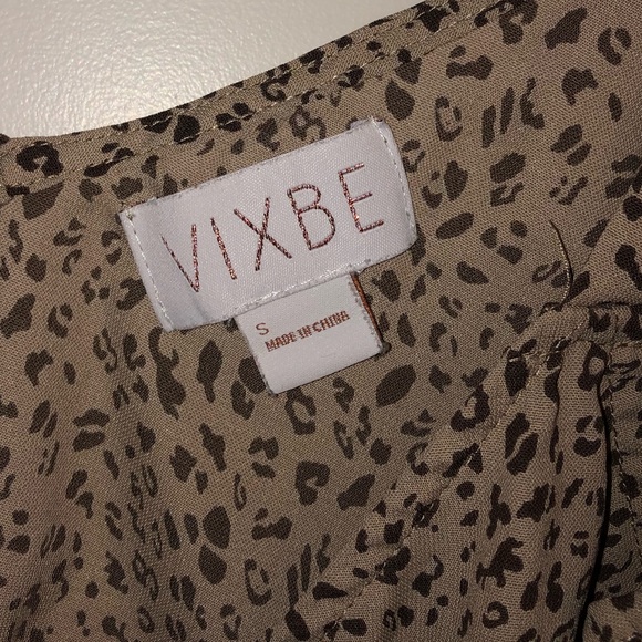 Knot-Front Tank - Picture 3 of 4